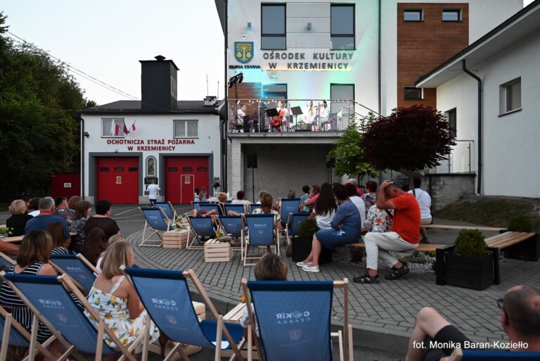 Koncert na tarasie w Ośrodku Kultury w Krzemienicy – fotorelacja